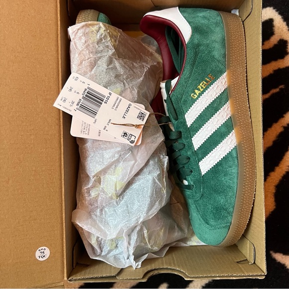 NWT Adidas Gazelle Originals Sneakers Collegiate Green Gum Sz Men 6/Women 7 - Picture 7 of 16